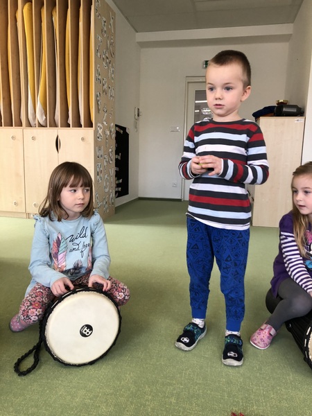 Muzikoterapie u skorek 